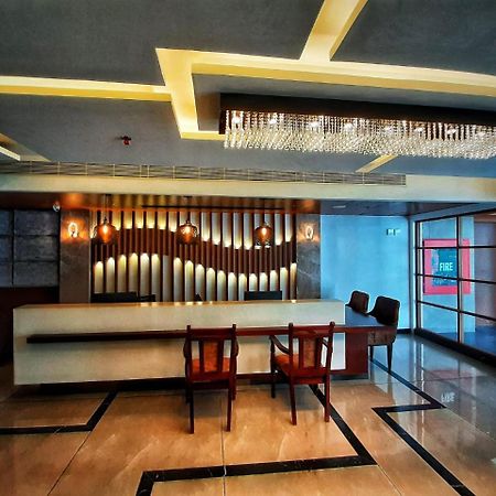North Seven Otel Kochi Dış mekan fotoğraf