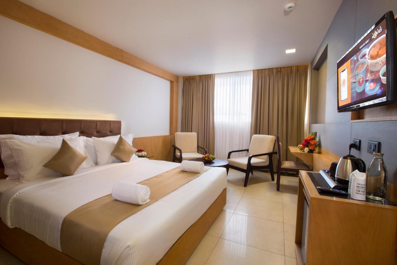 North Seven Otel Kochi Dış mekan fotoğraf