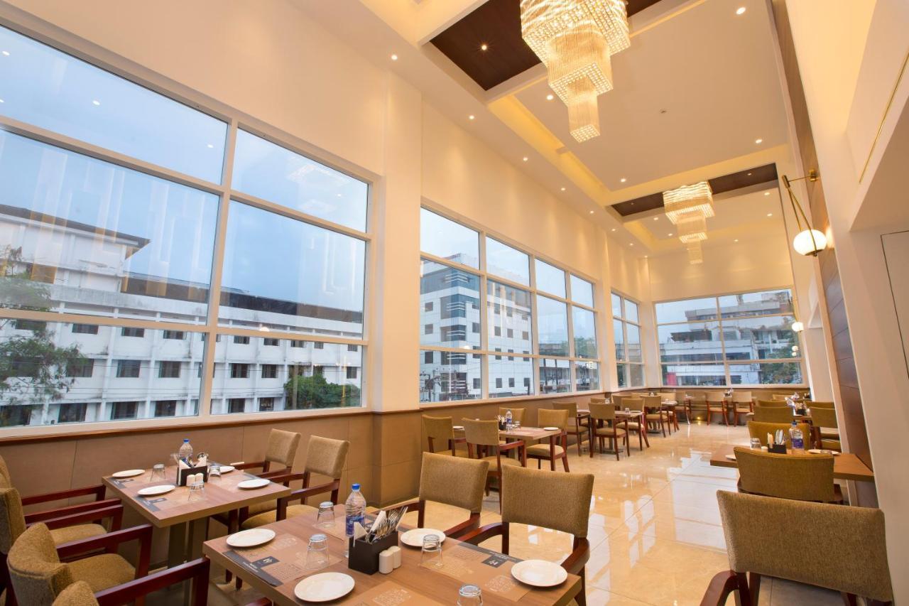 North Seven Otel Kochi Dış mekan fotoğraf