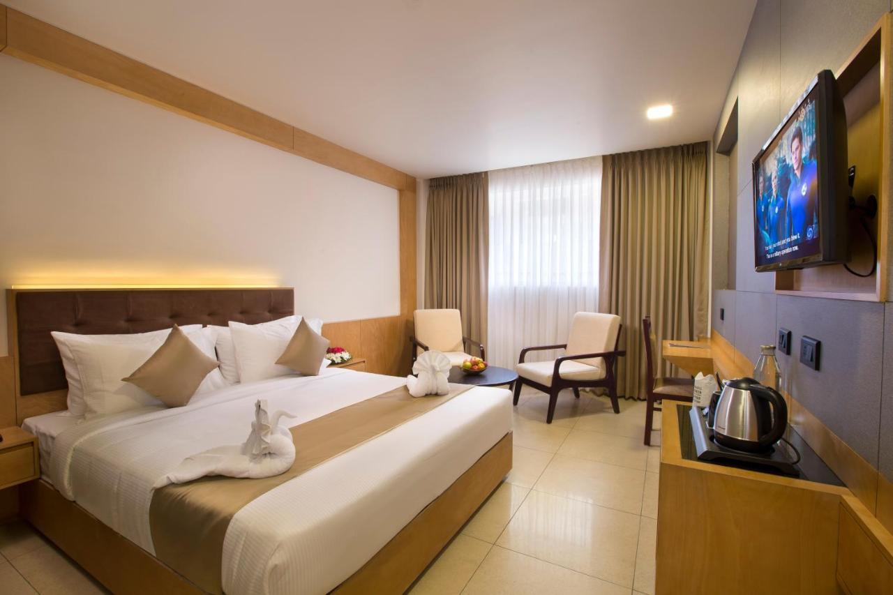 North Seven Otel Kochi Dış mekan fotoğraf