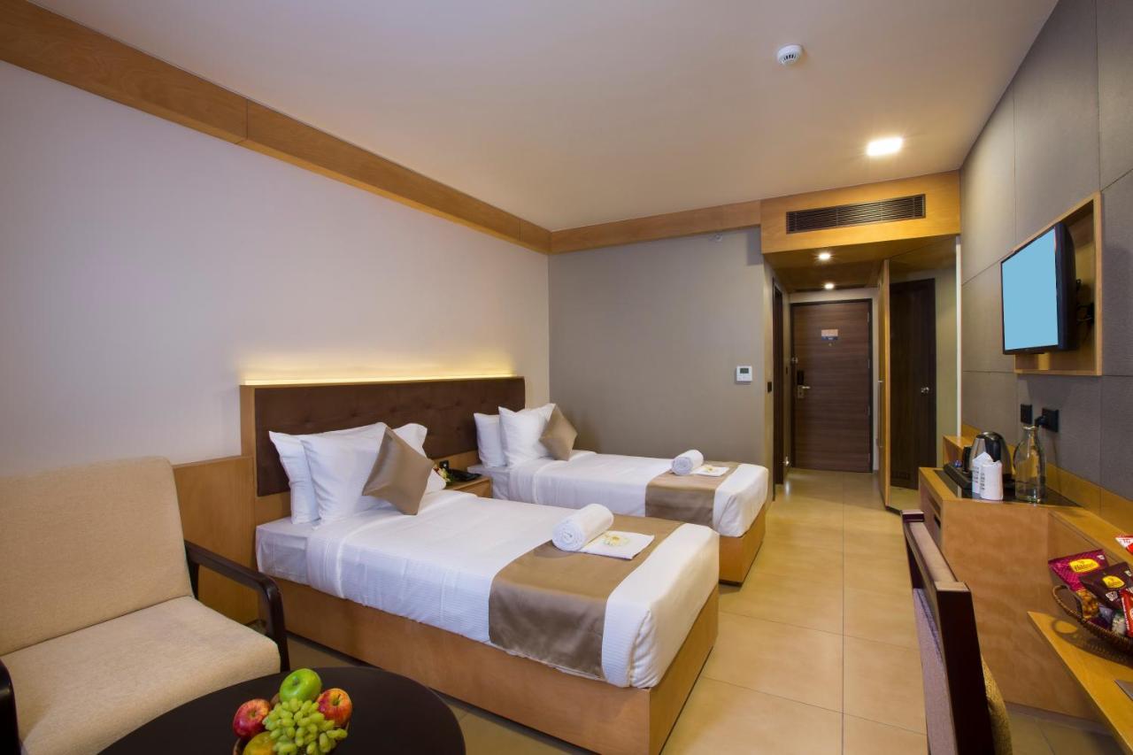North Seven Otel Kochi Dış mekan fotoğraf