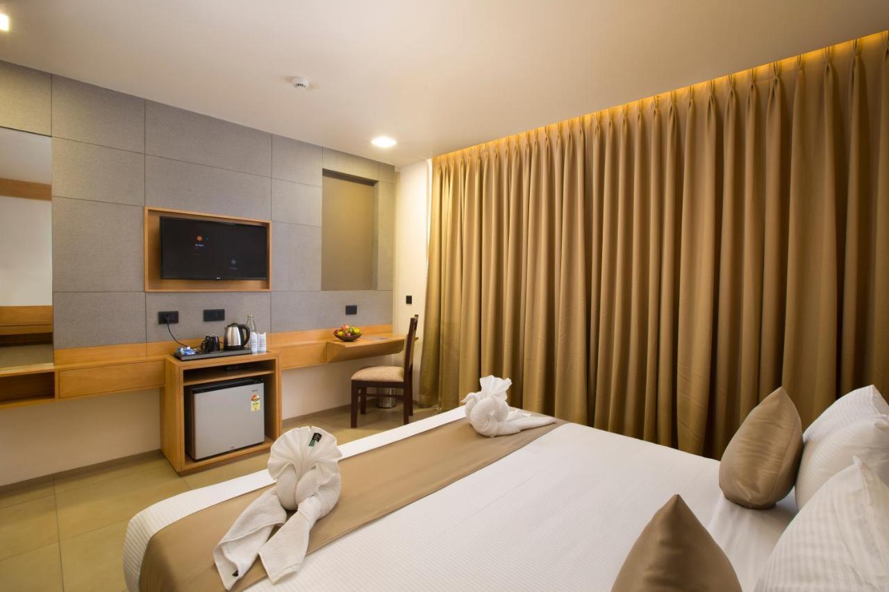North Seven Otel Kochi Dış mekan fotoğraf