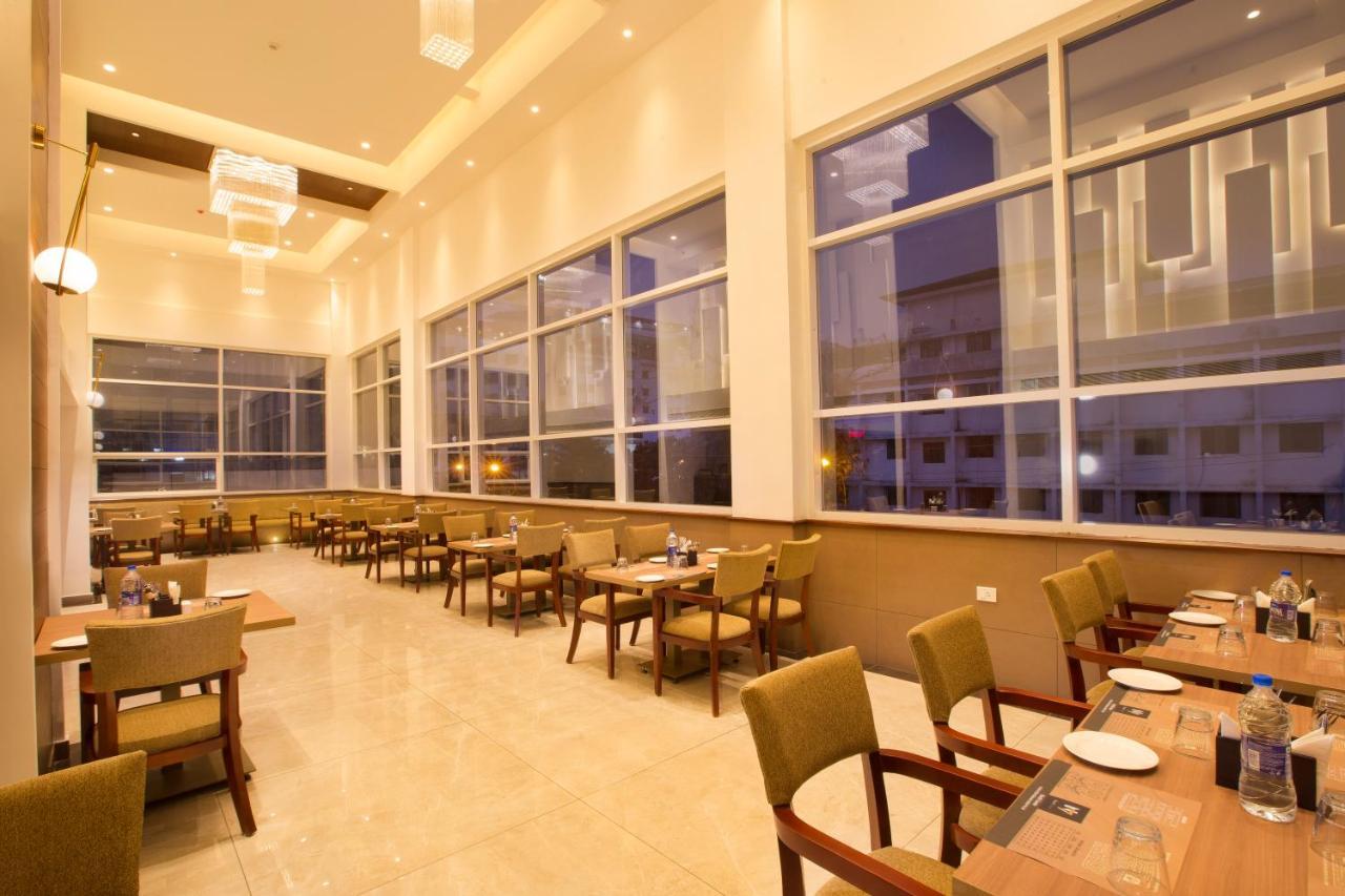 North Seven Otel Kochi Dış mekan fotoğraf