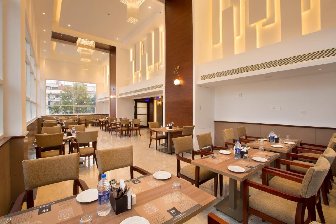 North Seven Otel Kochi Dış mekan fotoğraf