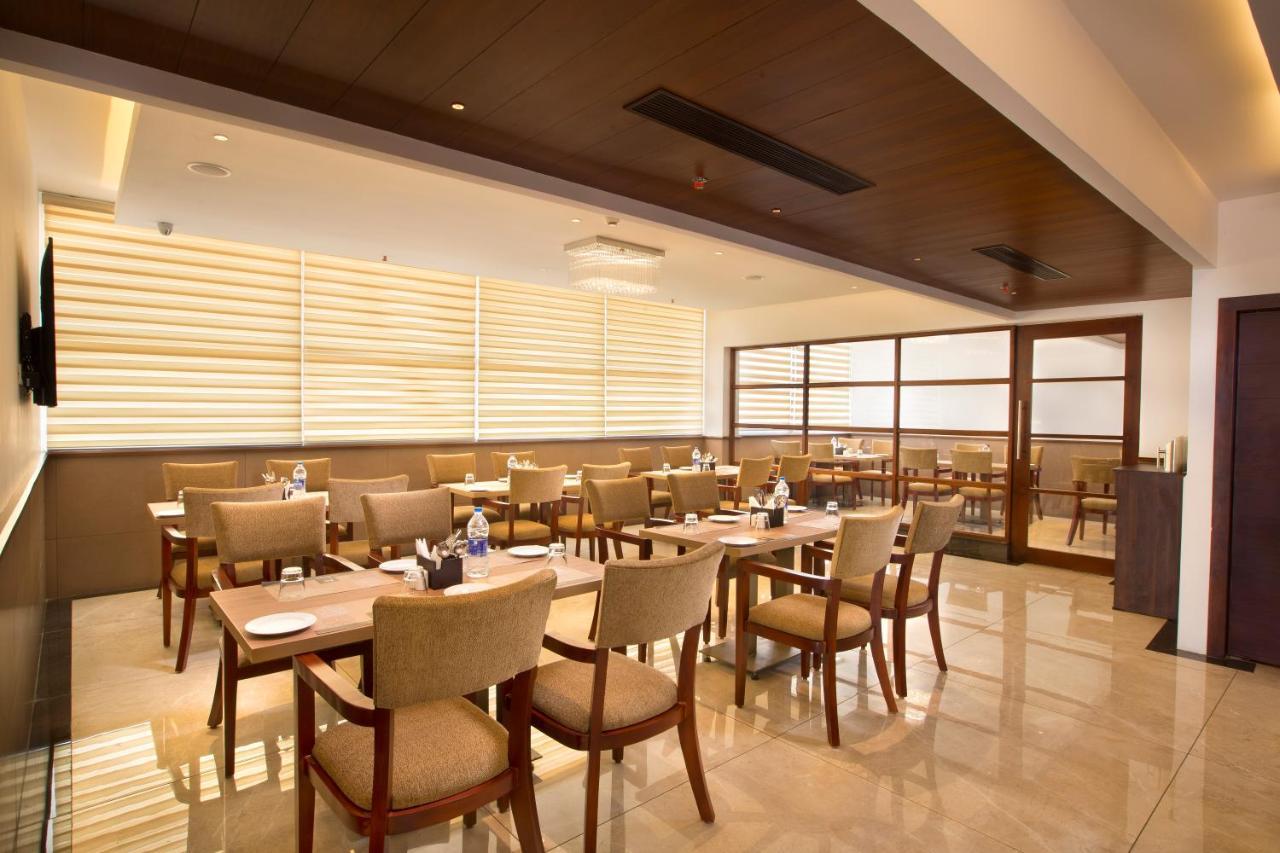 North Seven Otel Kochi Dış mekan fotoğraf