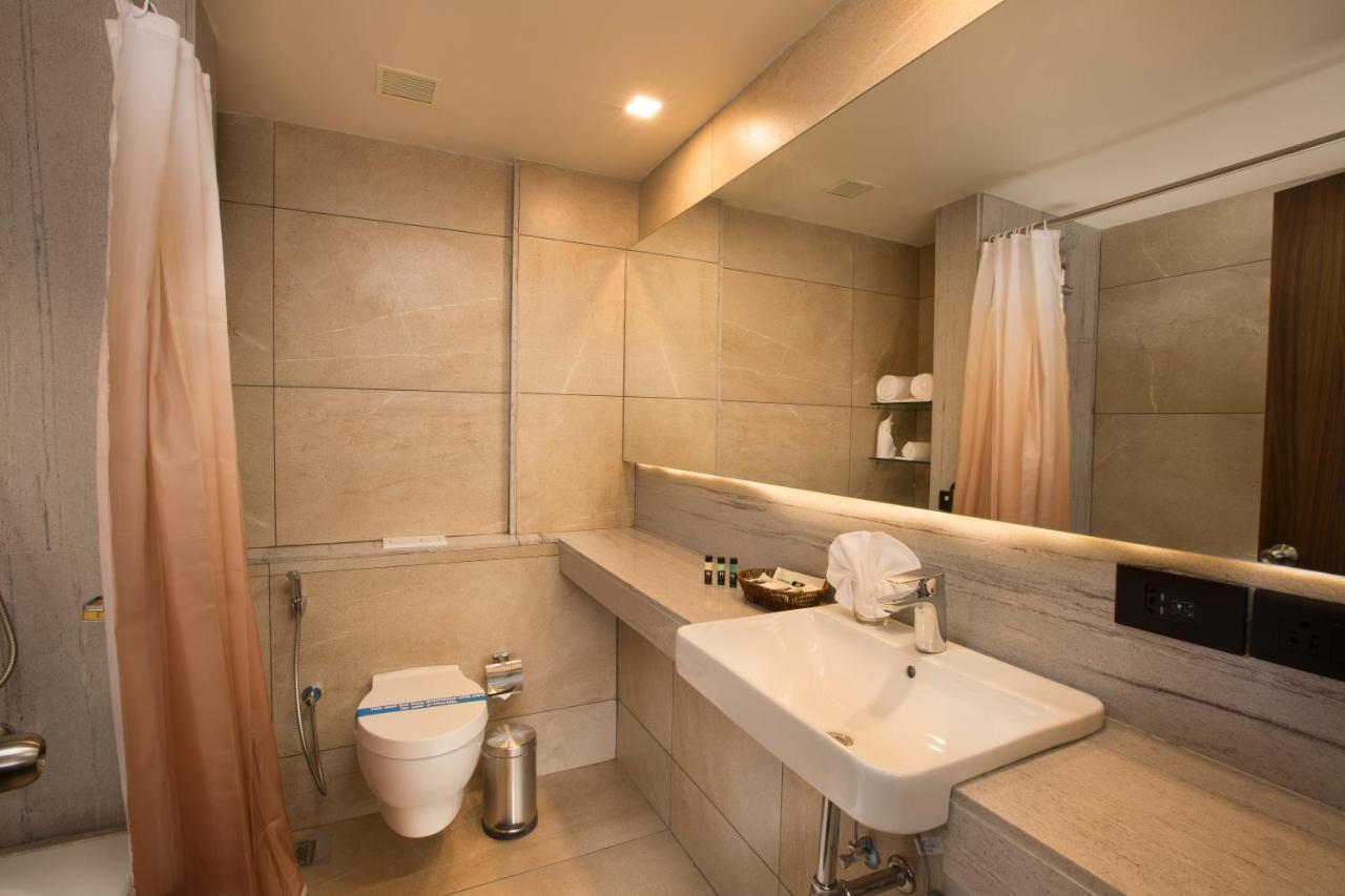 North Seven Otel Kochi Dış mekan fotoğraf