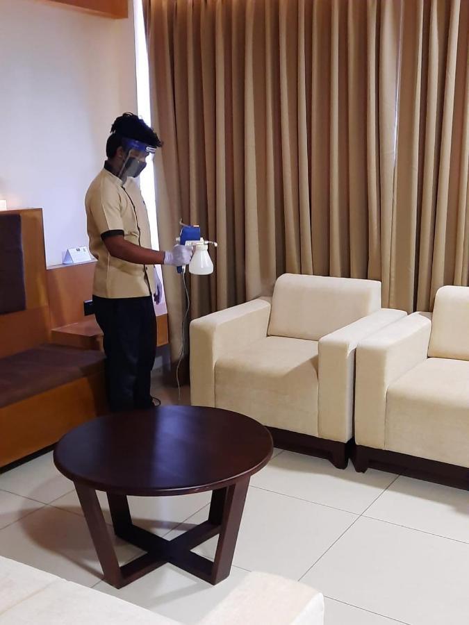 North Seven Otel Kochi Dış mekan fotoğraf